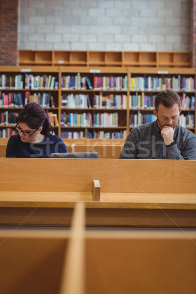 зрелый студентов используя ноутбук помочь изучения колледжей Сток-фото © wavebreak_media