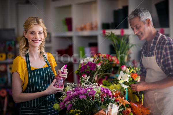 [[stock_photo]]: Souriant · fleuriste · eau · fleurs · portrait