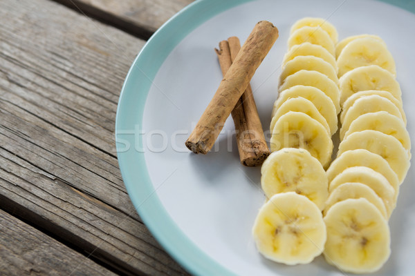 Fatias banana canela em pau prato mesa de madeira comida Foto stock © wavebreak_media