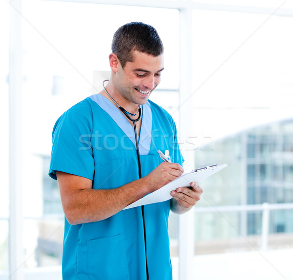 Stock fotó: Koncentrált · férfi · orvos · készít · jegyzetek · mappa · kórház