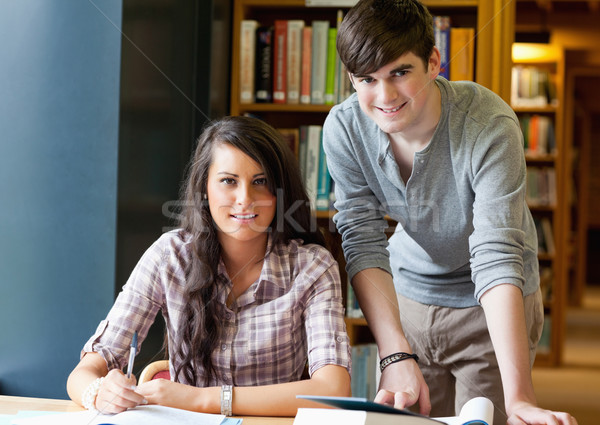 Jungen Studenten posiert Bibliothek Schule glücklich Stock foto © wavebreak_media