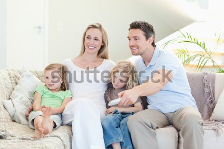 Familie lachend sofa samen meisje glimlach Stockfoto © wavebreak_media
