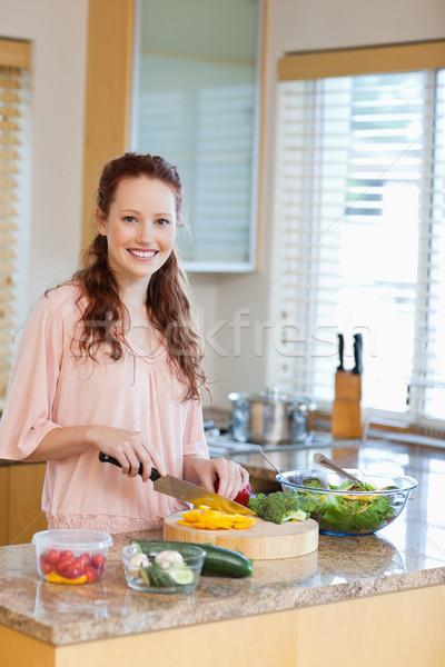 Stock fotó: Mosolygó · nő · szeletel · zöldségek · boldog · egészség · konyha
