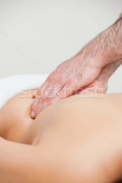 Foto stock: De · volta · mulher · quarto · mãos