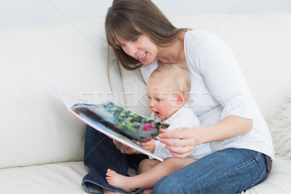 Stockfoto: Moeder · lezing · boek · baby · woonkamer · vrouw