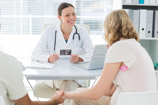 Foto stock: Hablar · expectante · Pareja · feliz · femenino · clínica