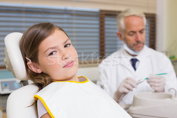 Fetita şedinţei stomatologi scaun dentar clinică Imagine de stoc © wavebreak_media