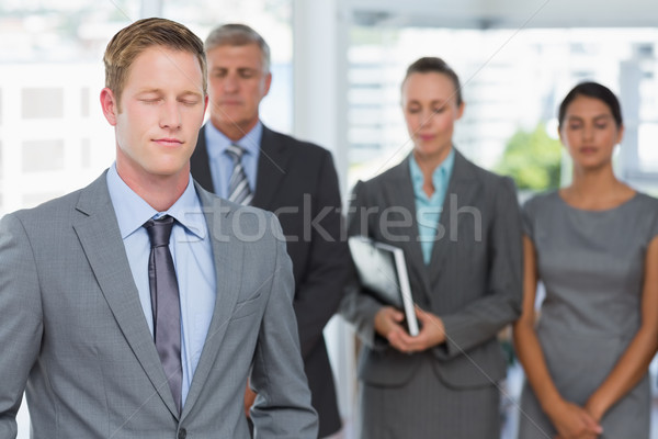 Foto stock: Equipo · de · negocios · meditando · oficina · mujer · feliz