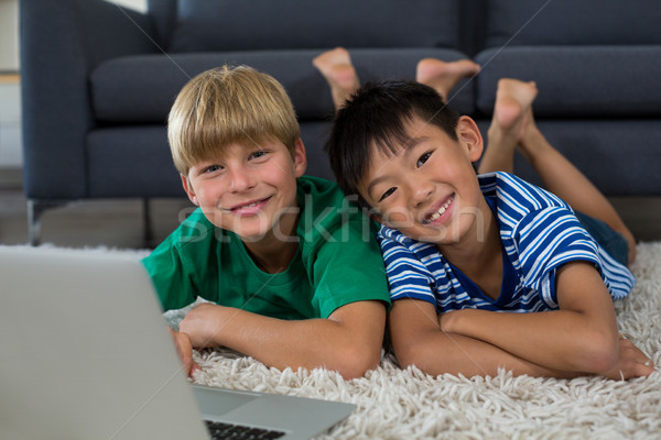 Foto stock: Retrato · sonriendo · hermanos · portátil · ordenador