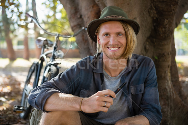 Homme électronique cigarette parc portrait [[stock_photo]] © wavebreak_media