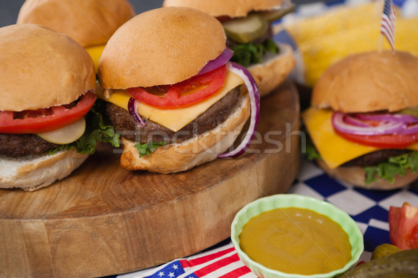 Hamburger moutarde sauce fête [[stock_photo]] © wavebreak_media