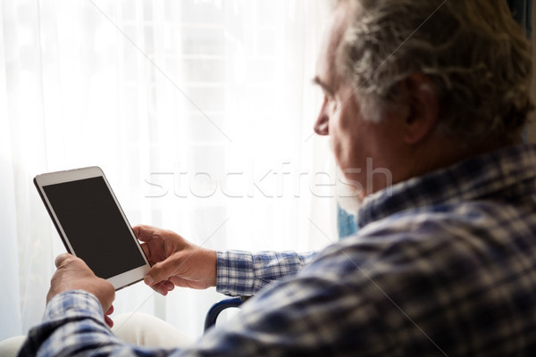 Stockfoto: Zijaanzicht · senior · man · digitale · tablet · verpleeginrichting