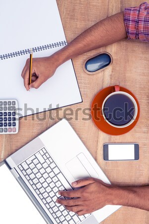 Nőies kezek tabletta kávé notebook szemüveg Stock fotó © wavebreak_media