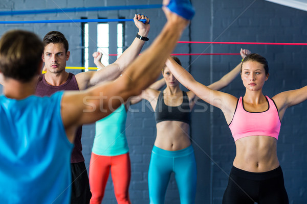 Sportolók néz oktató testmozgás ellenállás zenekar Stock fotó © wavebreak_media