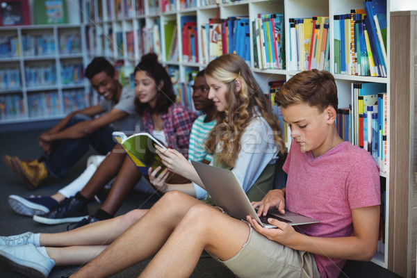 Atento estudantes estudar biblioteca escolas menina Foto stock © wavebreak_media