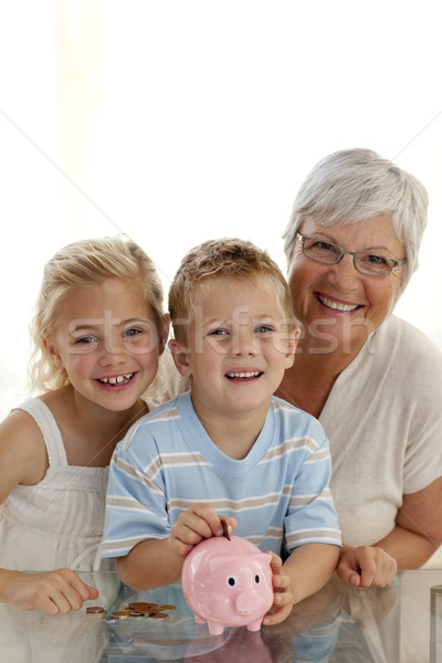 Nagymama gyerekek takarékosság pénz persely mosolyog Stock fotó © wavebreak_media