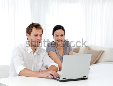 Stockfoto: Cute · man · tonen · iets · laptop · scherm