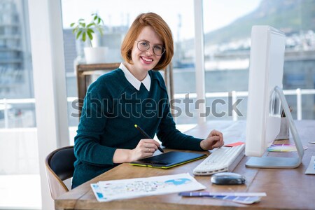 Sonriendo mujer de negocios retrato ordenador oficina Foto stock © wavebreak_media