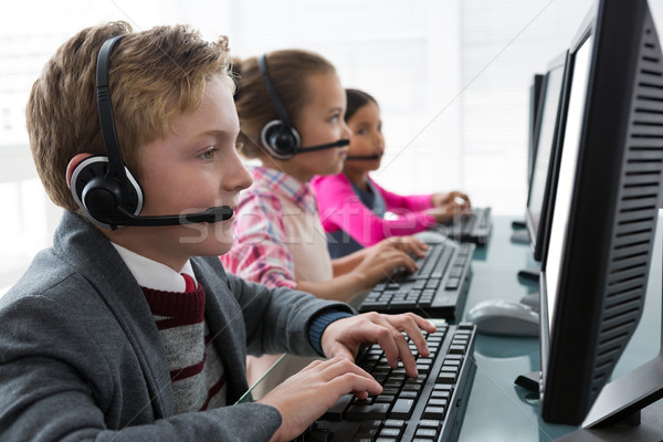 Kinderen uitvoerende werken kantoor computer Stockfoto © wavebreak_media