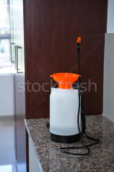 Cucina uomo home servizio spray protezione Foto d'archivio © wavebreak_media