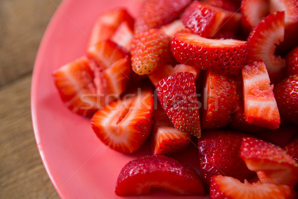 Morangos fatias prato comida madeira Foto stock © wavebreak_media