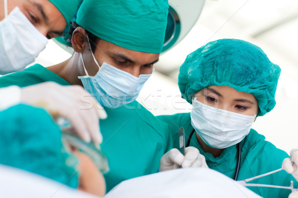 Cirurgiões cirurgia hospital homem saúde Foto stock © wavebreak_media