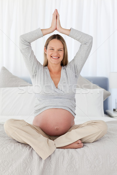 Cute avenir maman yoga séance lit [[stock_photo]] © wavebreak_media