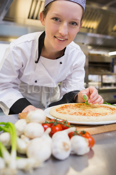 Stok fotoğraf: Gülen · şef · pizza · karşı · gülümseme · mutfak