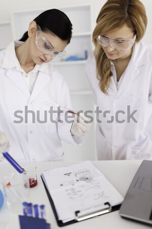 Médicos escala médico sonriendo atención peso Foto stock © wavebreak_media