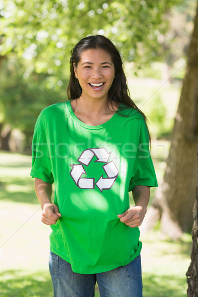 Mosolygó nő visel zöld újrahasznosítás póló park Stock fotó © wavebreak_media