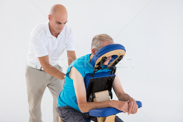 Stockfoto: Man · Maakt · een · reservekopie · massage · medische · kantoor · gezondheid