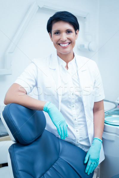 [[stock_photo]]: Portrait · Homme · dentiste · heureux · Emploi · permanent