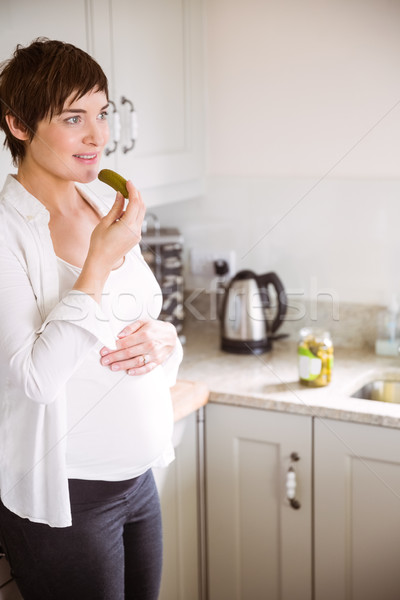 Zwangere vrouw eten jar augurken home keuken Stockfoto © wavebreak_media