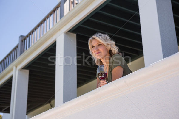 Foto stock: Mujer · vino · blanco · vidrio · balcón