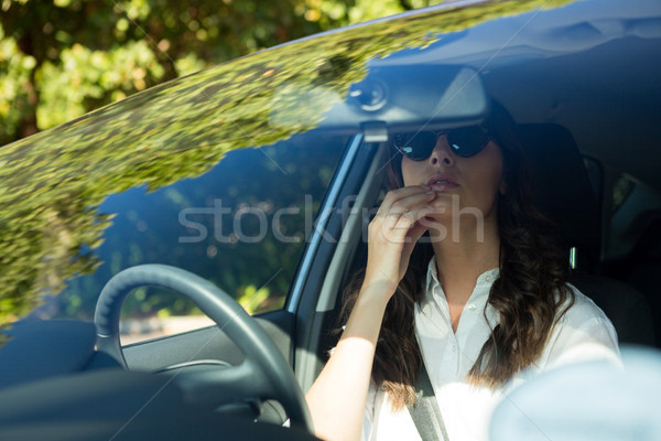 Foto stock: Mulher · olhando · espelho · condução · carro