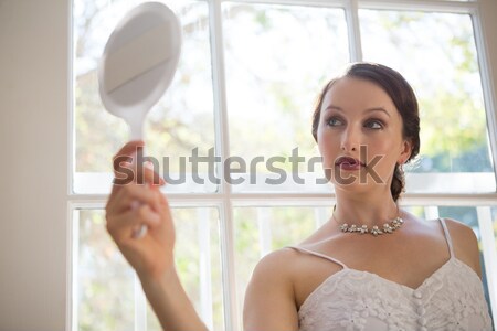 側面圖 美麗 新娘 化妝 鏡子 商業照片 © wavebreak_media