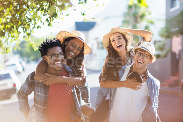Jonge mannen op de rug vrouwen gelukkig vrouw liefde Stockfoto © wavebreak_media