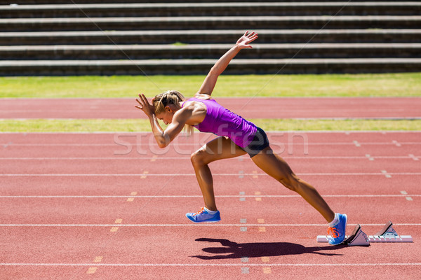 Femminile atleta esecuzione Racing brano Foto d'archivio © wavebreak_media