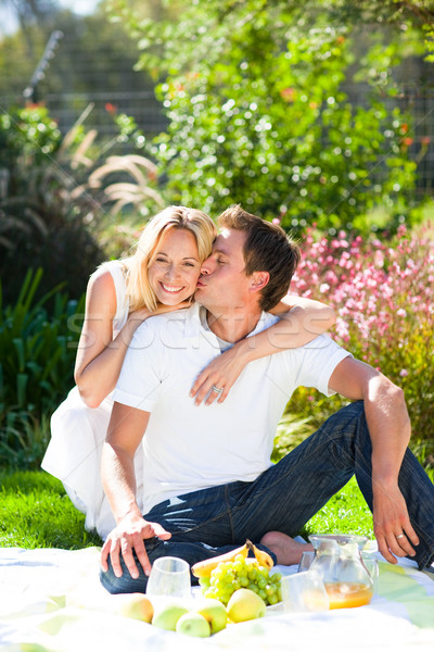 Foto stock: Pareja · picnic · parque · familia · primavera · amor