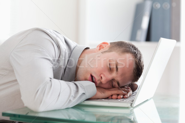 Jóvenes empresario toma siesta mesa trabajador Foto stock © wavebreak_media