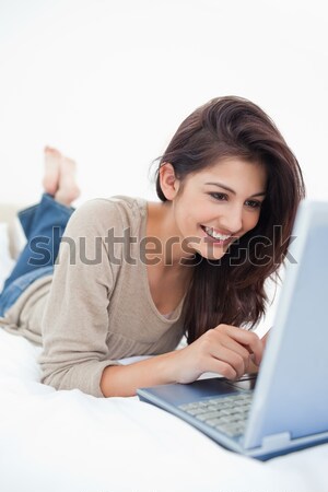 Shot uśmiechnięta kobieta bed laptop ręce Zdjęcia stock © wavebreak_media