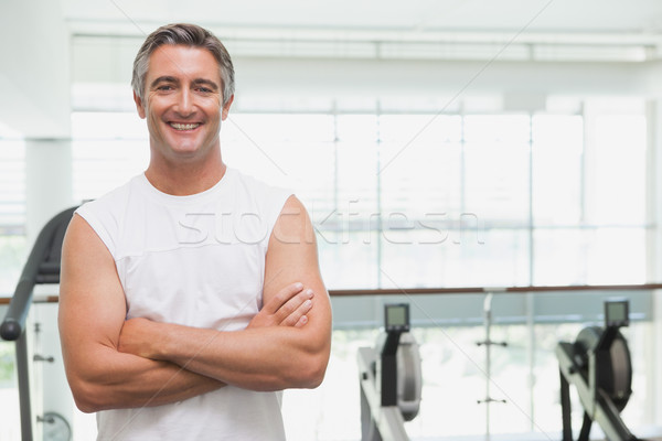 [[stock_photo]]: S'adapter · homme · souriant · caméra · fitness · studio