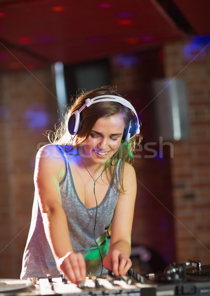 довольно играет Техно музыку ночном клубе вечеринка Сток-фото © wavebreak_media