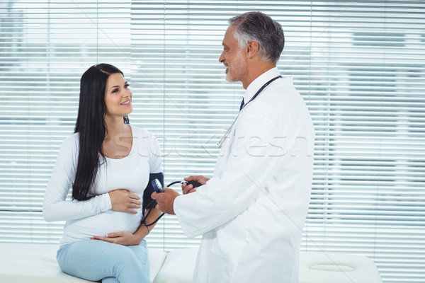 Foto stock: Médico · pressão · mulher · grávida · clínica · saúde