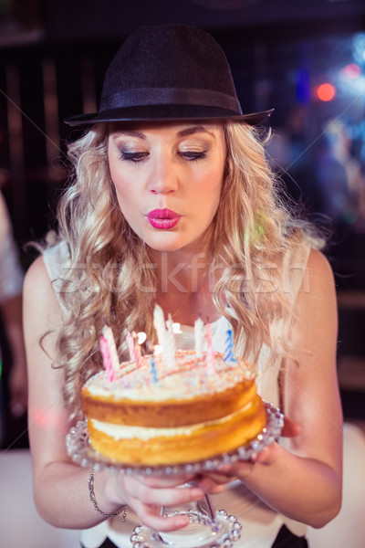 Vrouw uit kaarsen verjaardag gelukkig Stockfoto © wavebreak_media