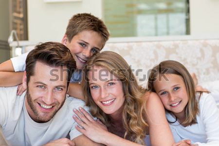 Família feliz cama feliz dia dos pais texto mulher Foto stock © wavebreak_media