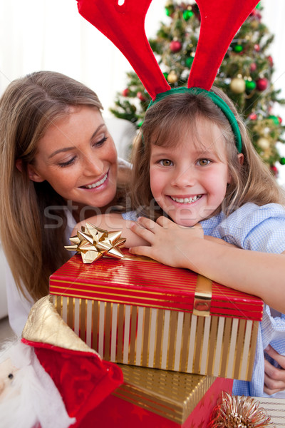 Сток-фото: улыбаясь · матери · дочь · Рождества · подарки