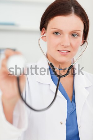 Orvos tart fiatal női szív vér Stock fotó © wavebreak_media