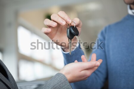 Hombre las llaves del coche traje empate Foto stock © wavebreak_media