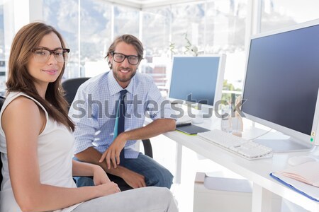 ストックフォト: 座って · デスク · 笑みを浮かべて · コンピュータ · 女性 · マウス